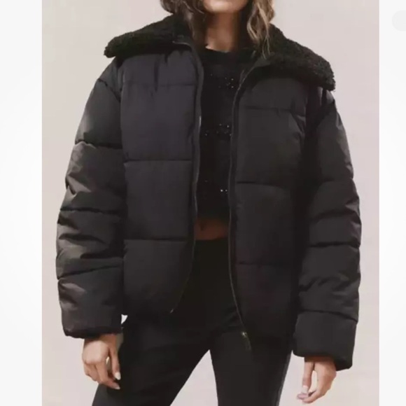 NWT  UO Duckie Faux Shearling Collar Puffer Jacket black M - Picture 1 of 6